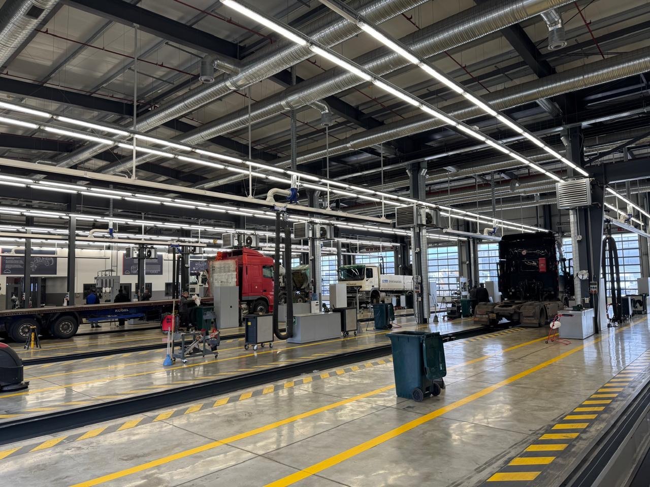 Ремонтные посты сервисного центра Tegeta Motors